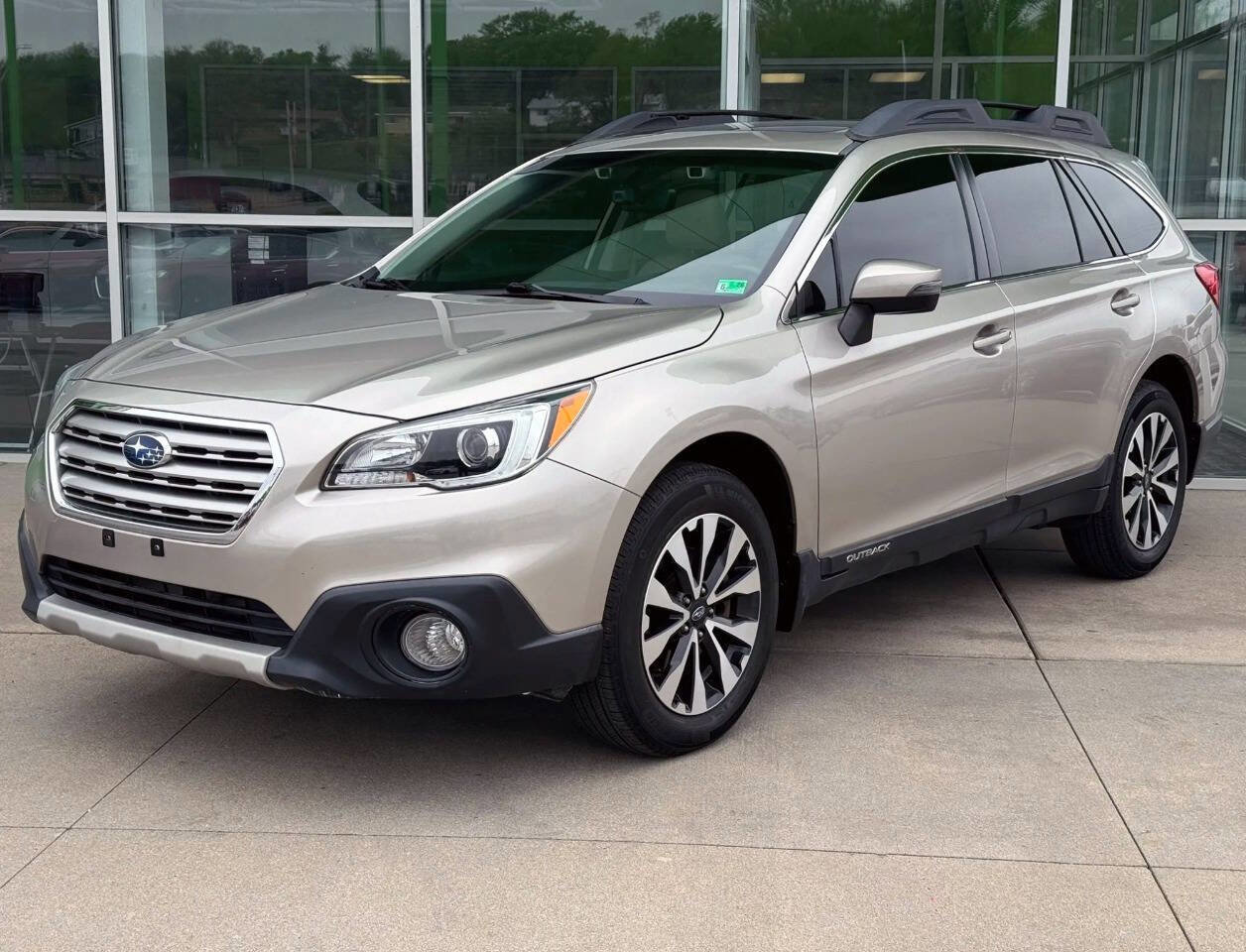 Used 2017 Subaru Outback 3.6R Limited AWD/4WD image 3