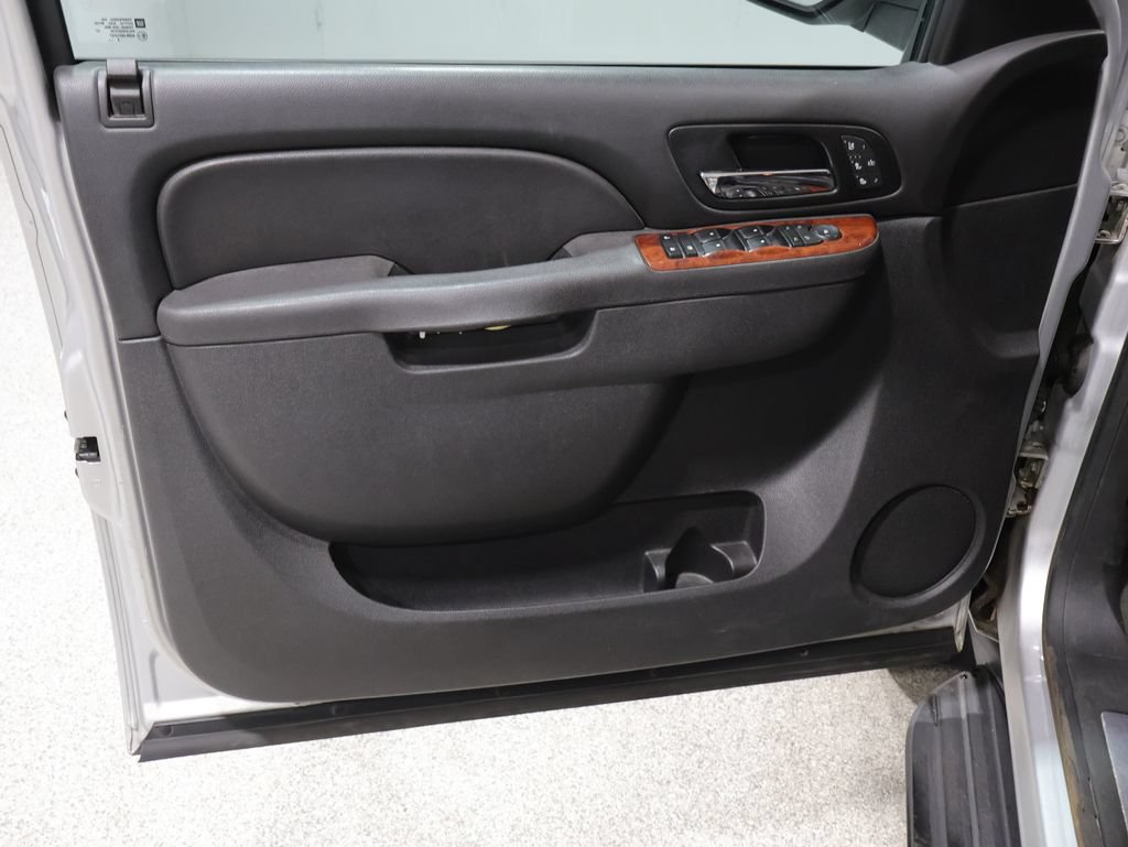 Used 2013 Chevrolet Avalanche LTZ AWD/4WD image 15