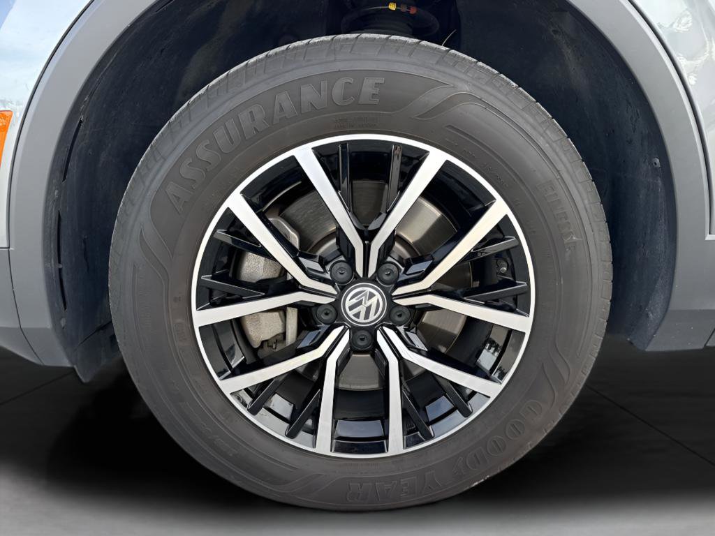 Used 2021 Volkswagen Tiguan SE image 18