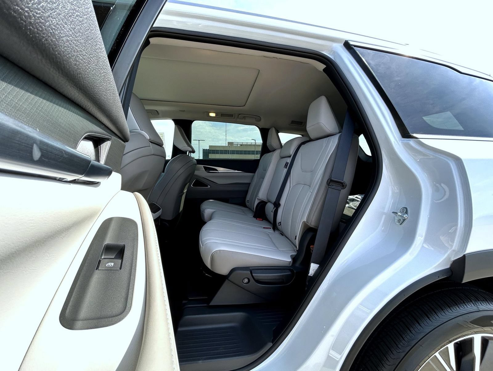 New 2027 INFINITI QX60 Luxe w/ Cargo Package AWD/4WD image 21
