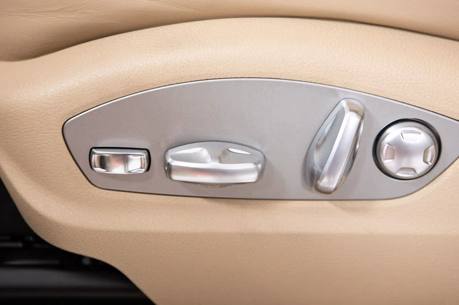 Certified 2026 Porsche Macan AWD/4WD image 23