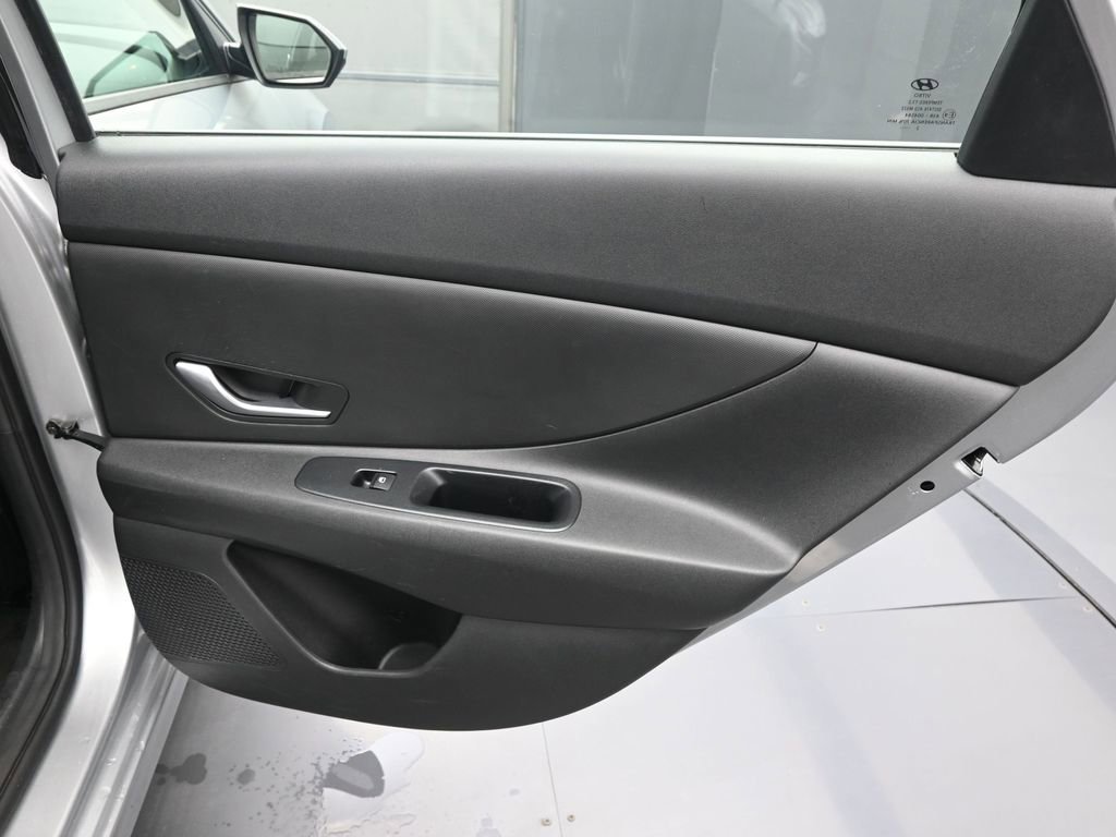 Used 2023 Hyundai Elantra SEL w/ Preferred Accessory Package FWD image 22