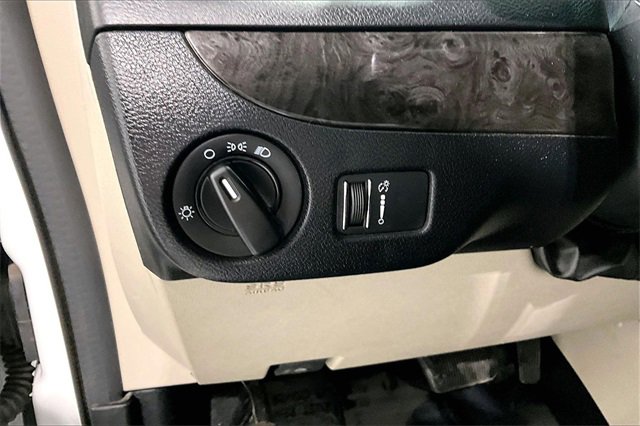Used 2019 Dodge Grand Caravan SE w/ UConnect Hands-Free Group image 39
