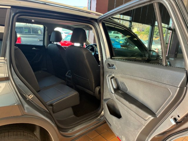 Used 2019 Volkswagen Tiguan SEL image 30