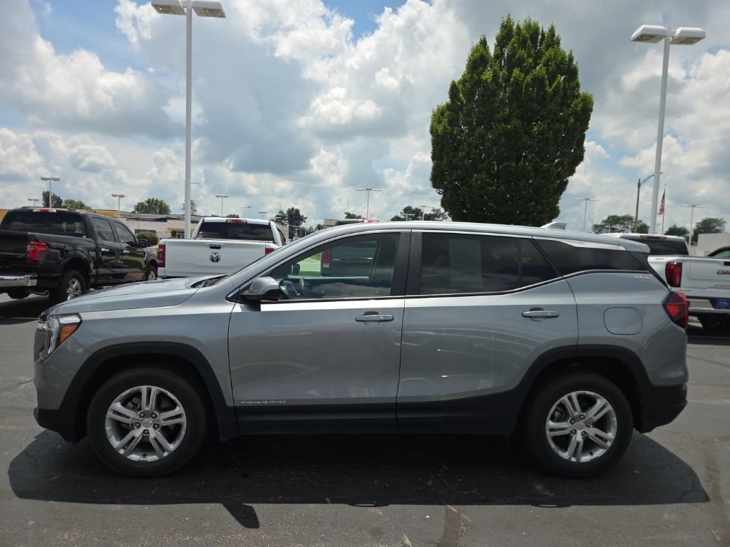 Used 2024 GMC Terrain SLE AWD/4WD image 3