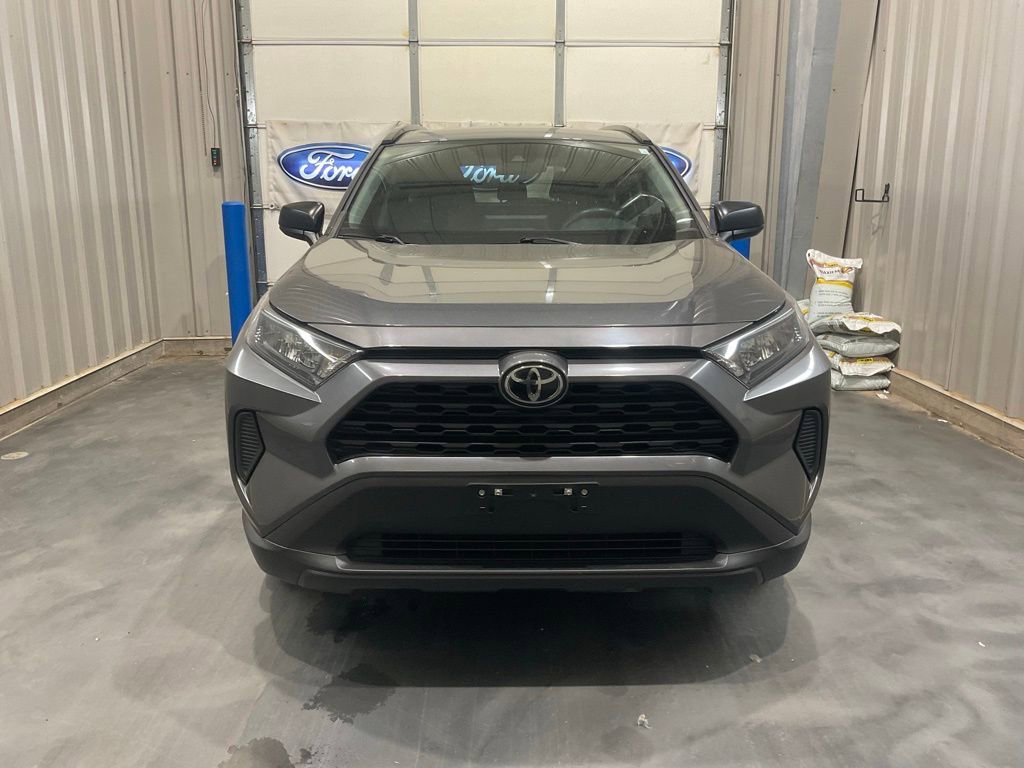 Used 2021 Toyota RAV4 LE AWD/4WD image 2