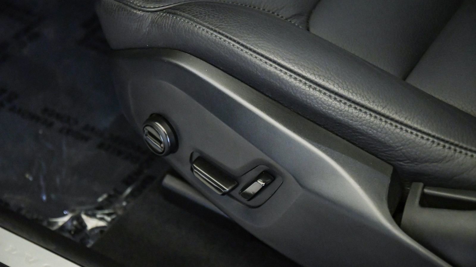 Certified 2025 Volvo XC60 B5 Plus image 23