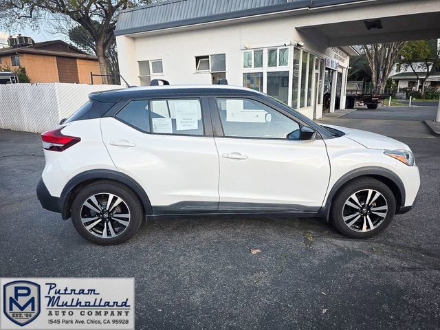 Used 2019 Nissan Kicks SV image 2