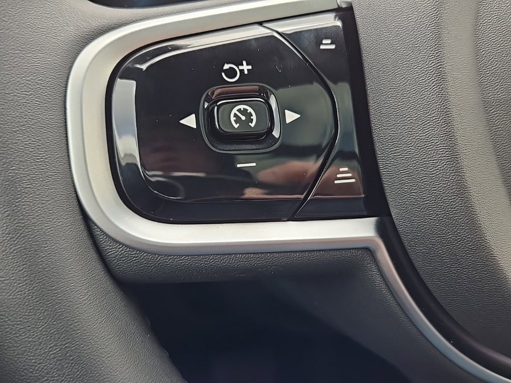 Certified 2025 Volvo XC60 T8 Polestar image 33