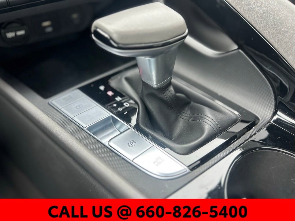 Used 2025 Hyundai Elantra SEL image 16