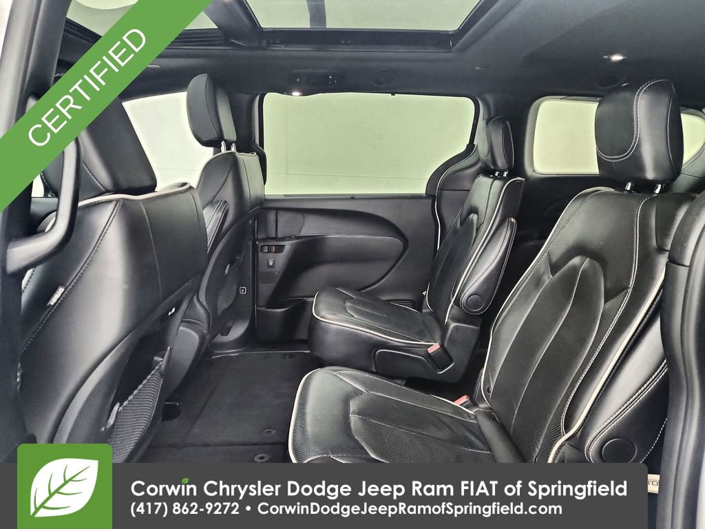 Certified 2025 Chrysler Pacifica Limited image 30