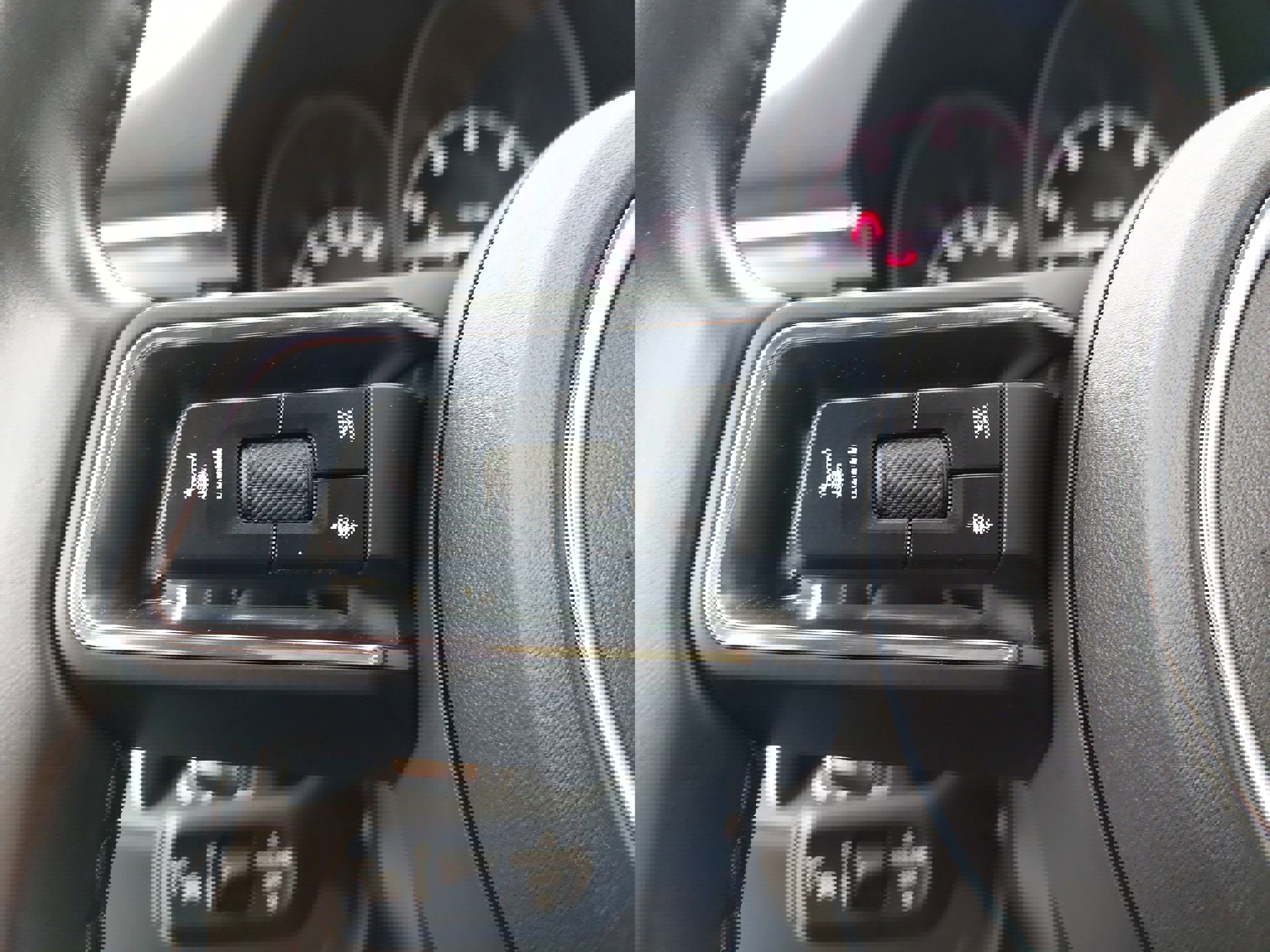 Used 2024 Porsche Macan w/ Premium Plus Package image 19