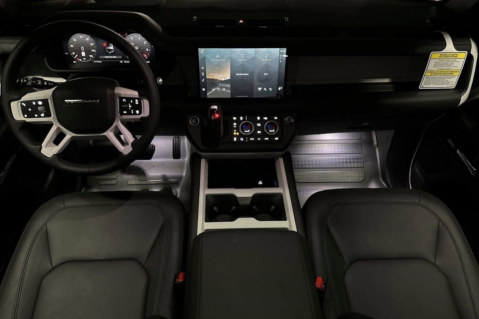 New 2025 Land Rover Defender 130 X-Dynamic SE AWD/4WD image 13