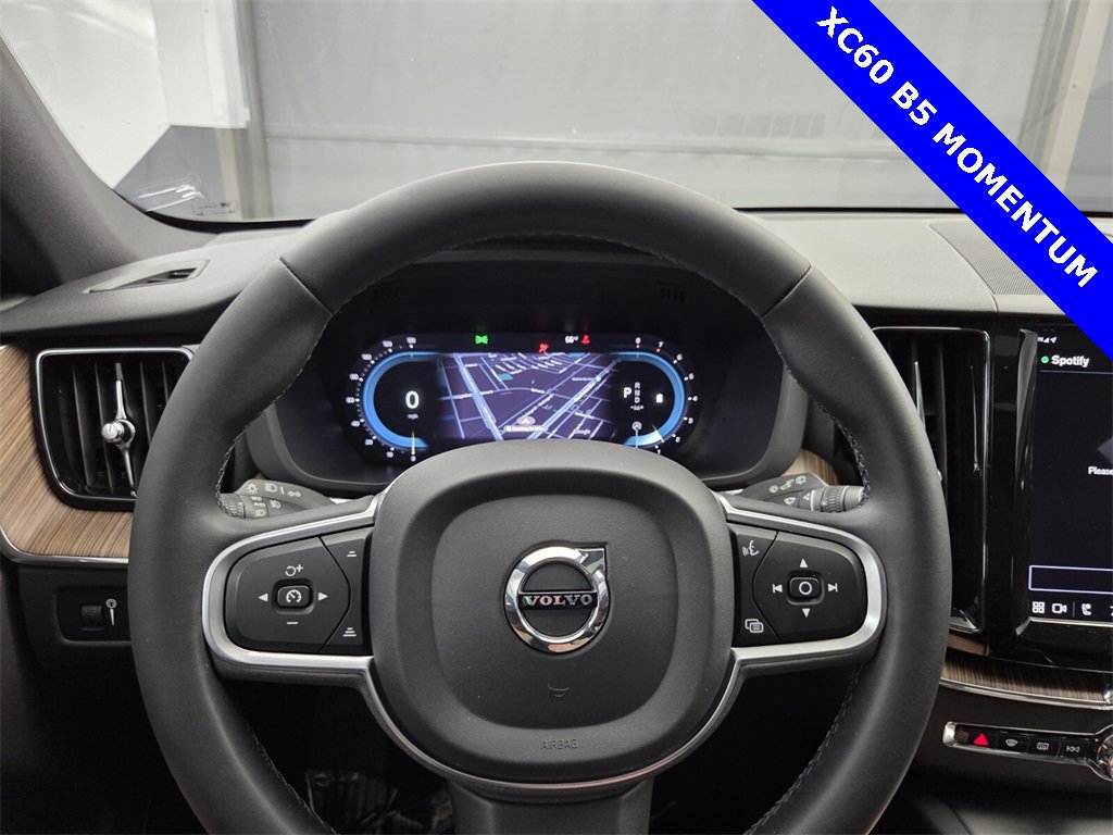 Used 2022 Volvo XC60 B5 Momentum image 35