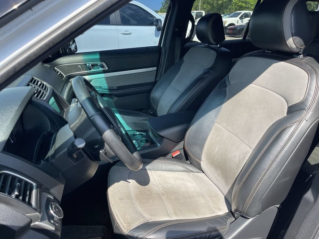 Used 2017 Ford Explorer XLT w/ Equipment Group 202A FWD image 7
