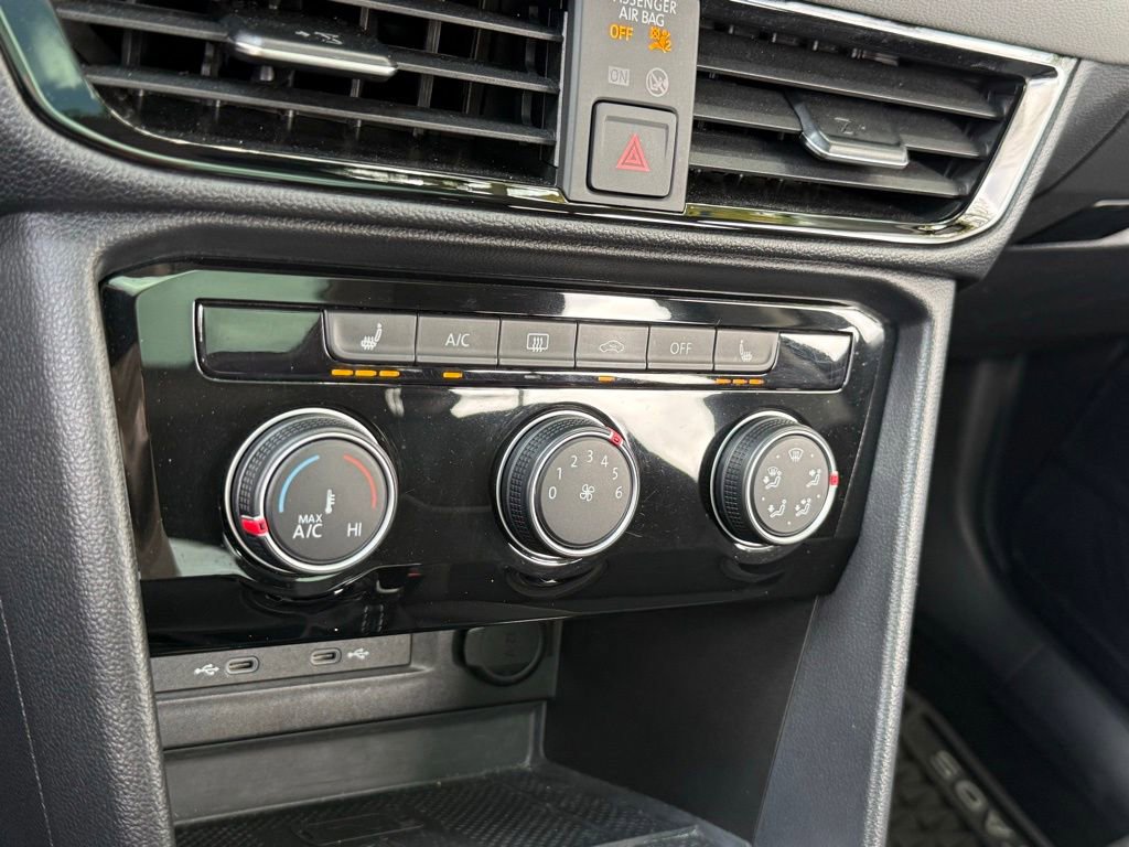 Used 2023 Volkswagen Taos SE w/ Panoramic Sunroof Package image 24