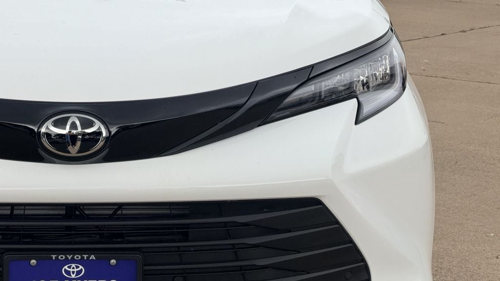 New 2026 Toyota Sienna XLE Woodland Edition AWD/4WD image 5