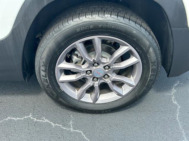 Used 2023 GMC Terrain SLT w/ Infotainment Package II image 32