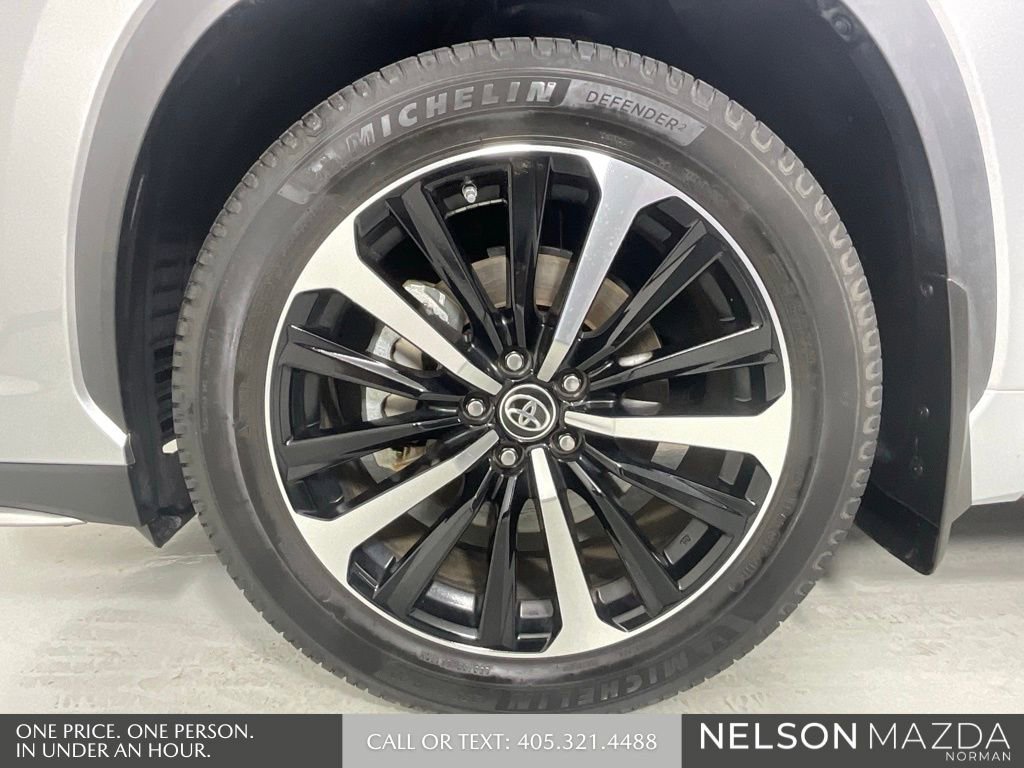 Used 2022 Toyota Highlander XSE FWD image 10