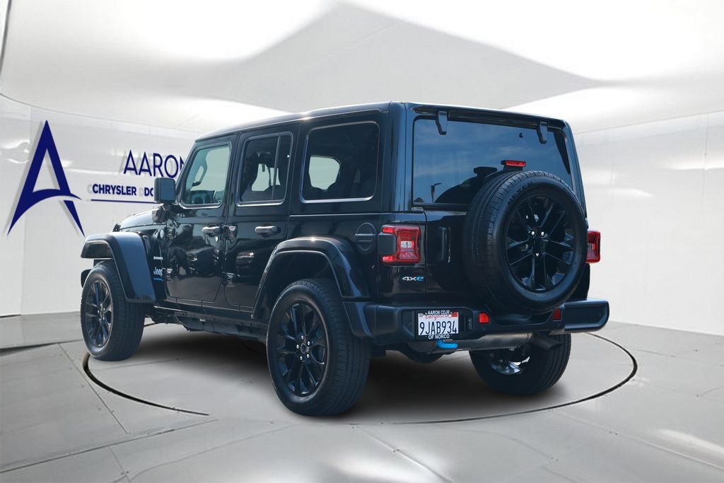 Used 2024 Jeep Wrangler Unlimited Sahara w/ Technology Group AWD/4WD image 2