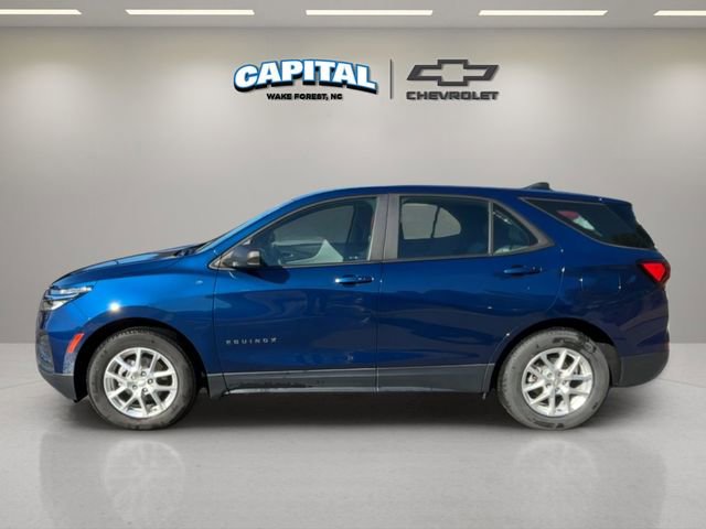 Used 2022 Chevrolet Equinox LS image 2