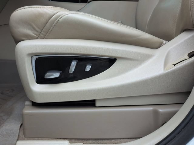 Used 2019 Cadillac Escalade Premium Luxury AWD/4WD image 19