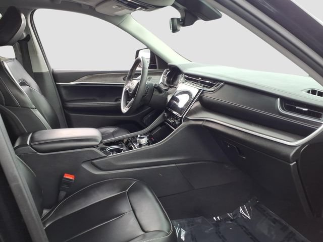 Used 2023 Jeep Grand Cherokee Limited w/ Black Appearance Package AWD/4WD image 16
