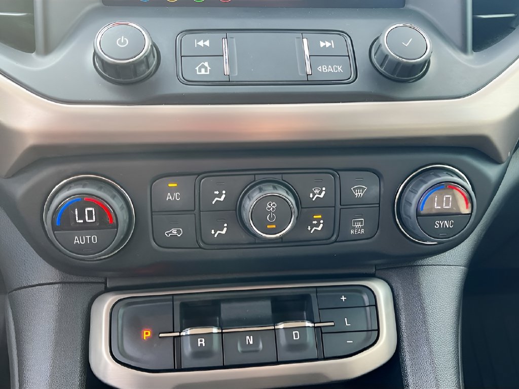 Used 2021 GMC Acadia Denali w/ Denali Technology Package FWD image 16