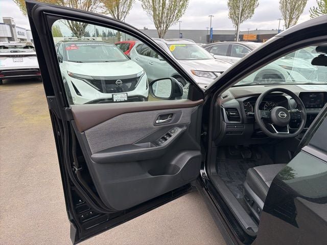Used 2022 Nissan Rogue SV AWD/4WD image 9