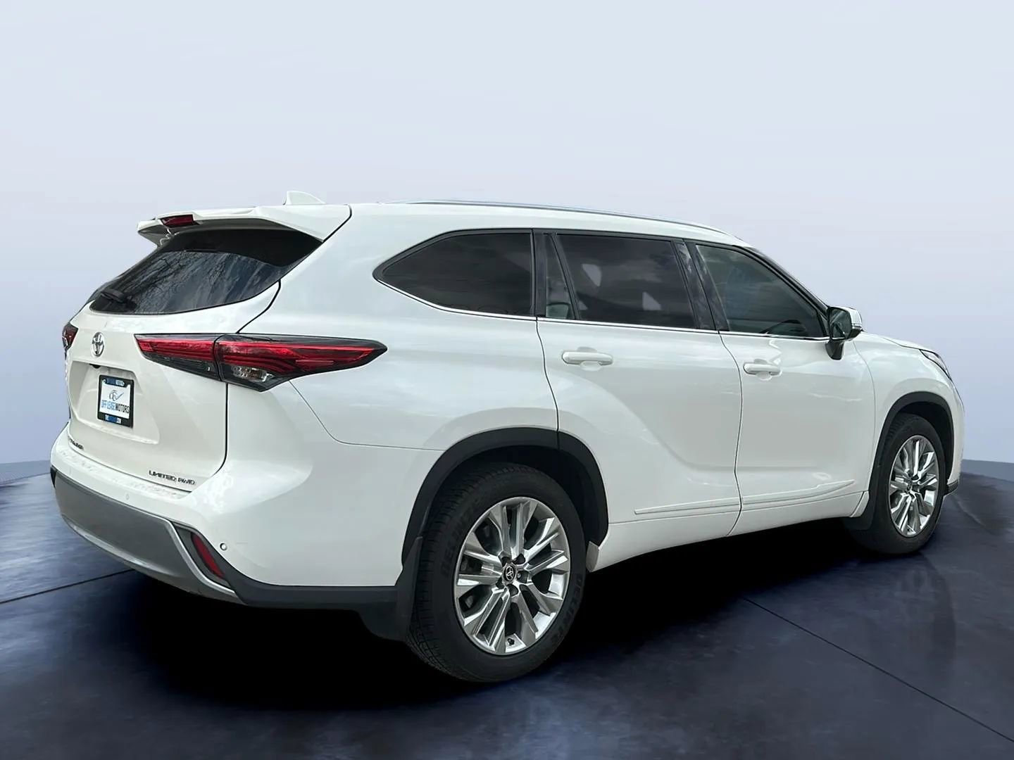 Used 2021 Toyota Highlander Limited image 7