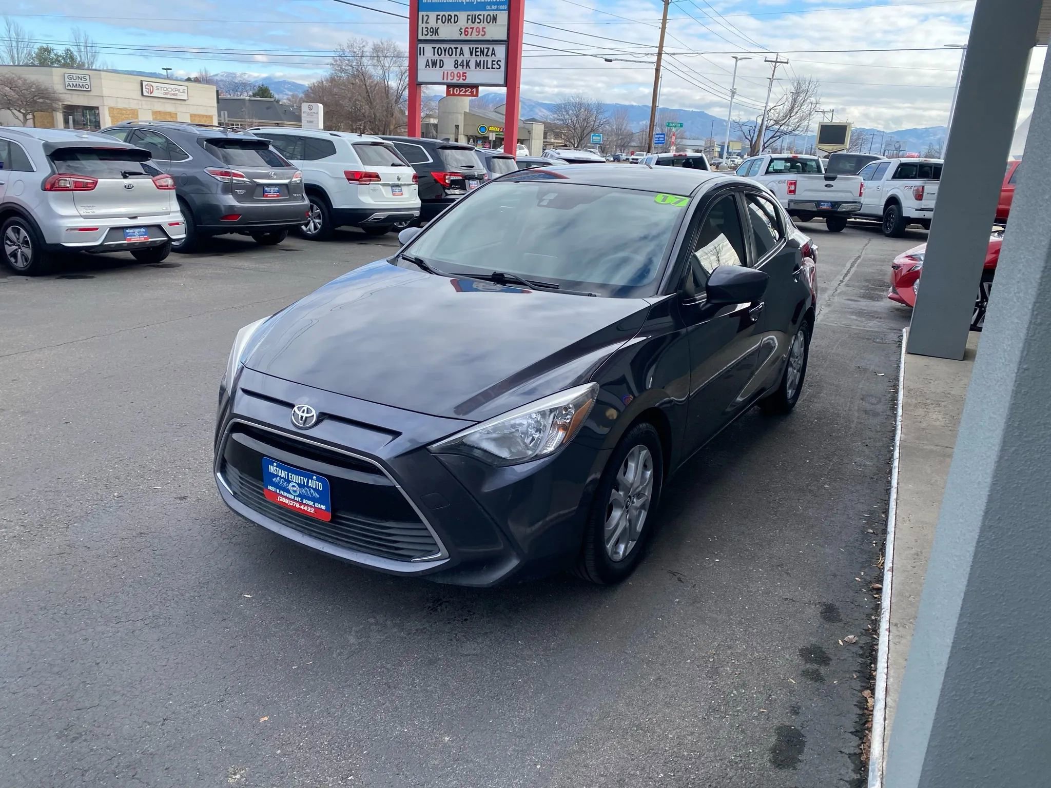 Used 2017 Toyota Yaris iA image 4