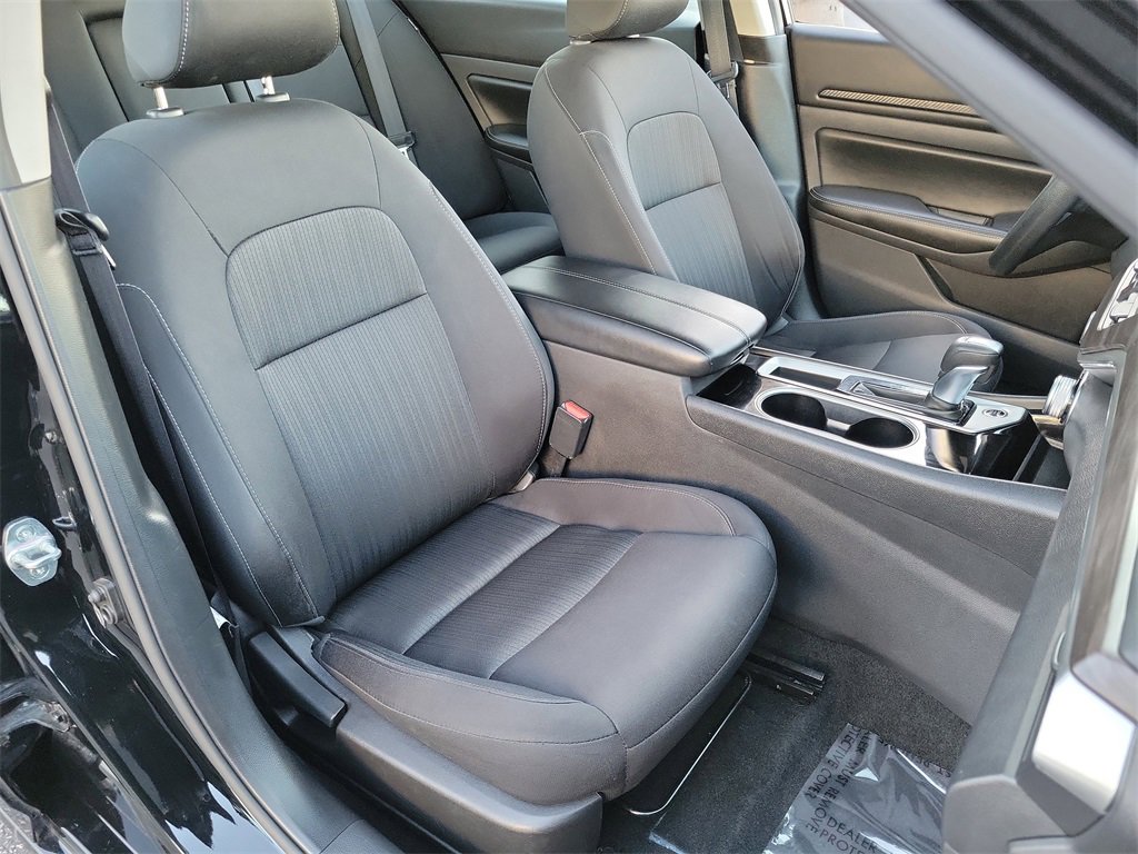 Used 2024 Nissan Altima 2.5 SV image 16