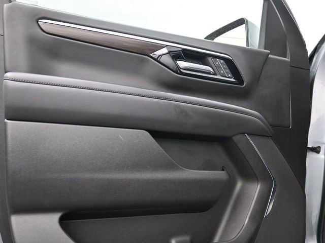 Used 2025 Chevrolet Suburban Z71 image 9