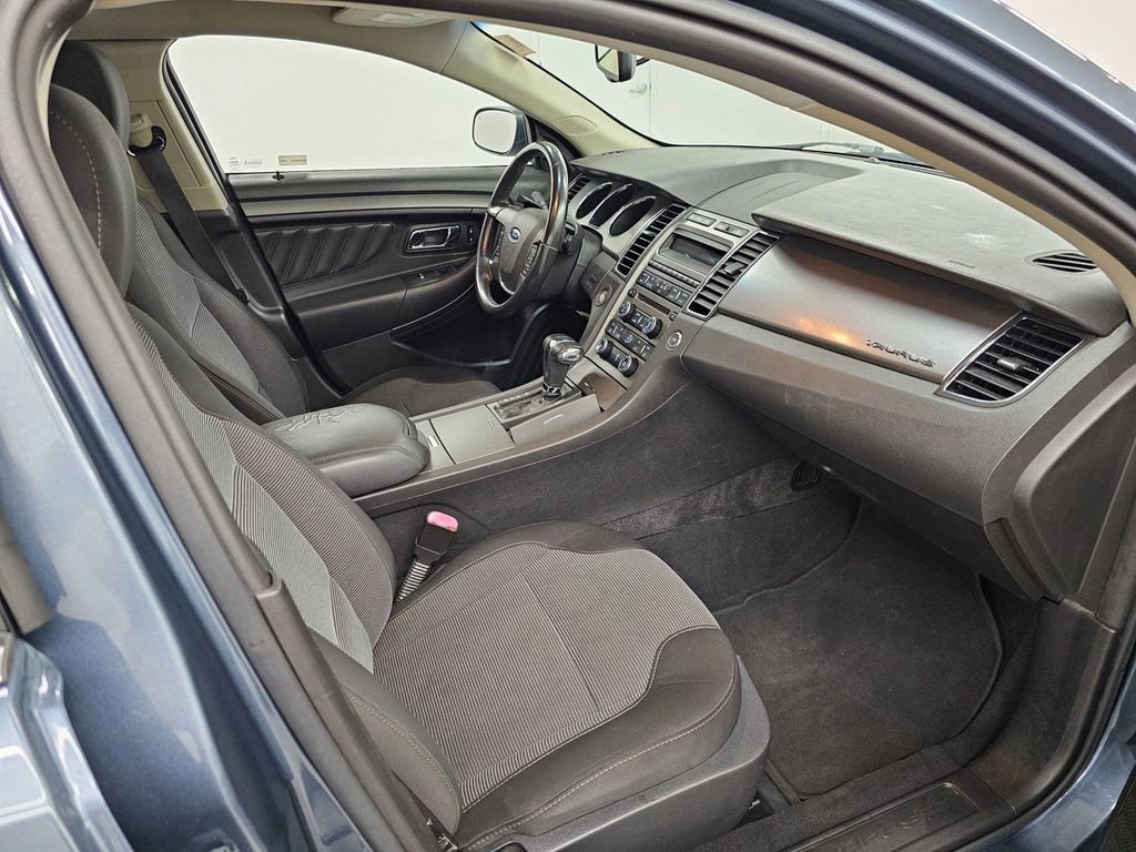 Used 2010 Ford Taurus SEL image 21