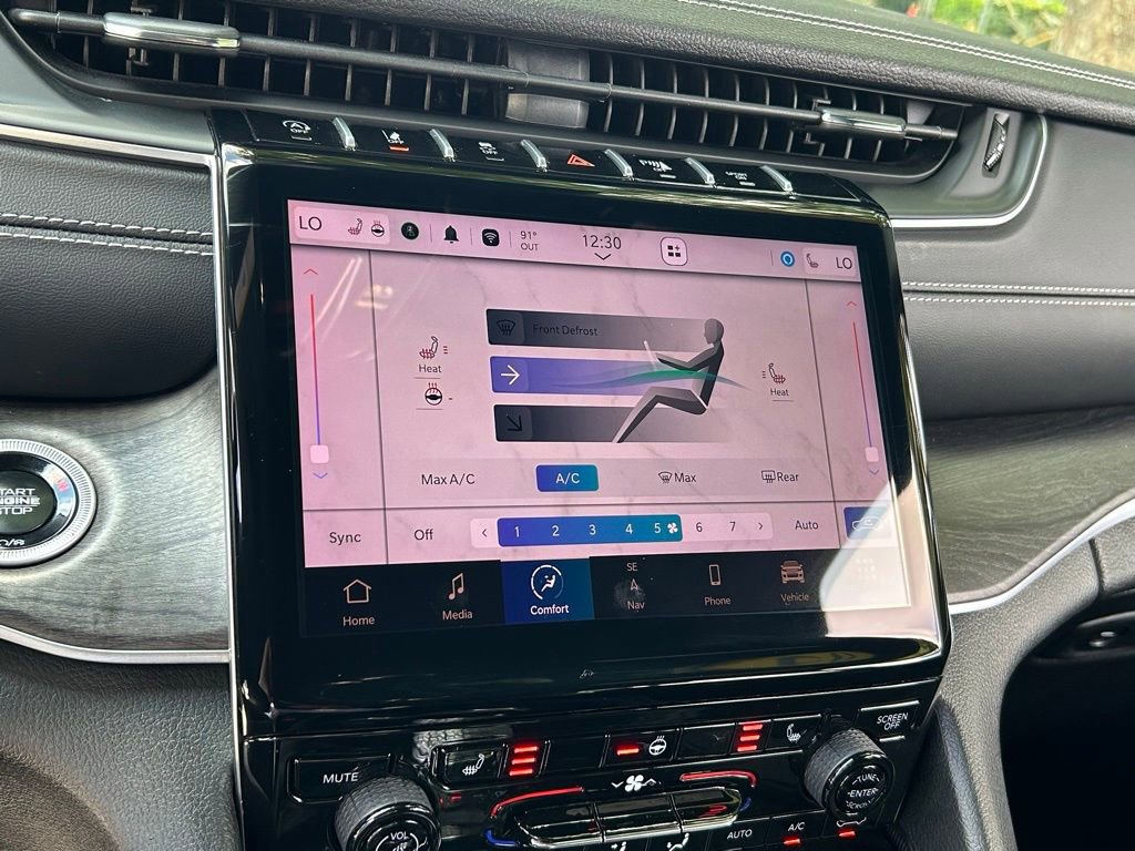 Certified 2024 Jeep Grand Cherokee Limited w/ Black Appearance Package image 23