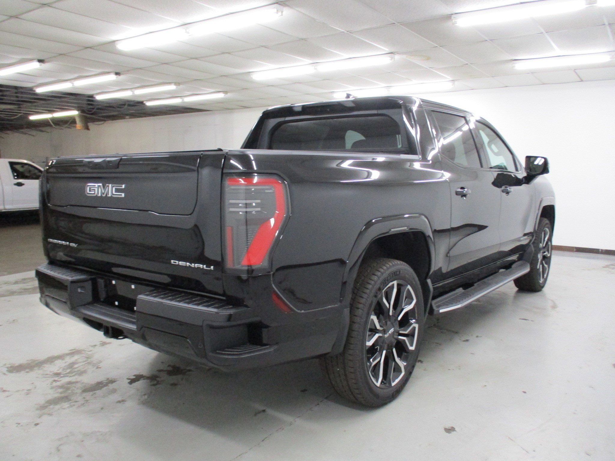 New 2025 GMC Sierra EV Denali image 8