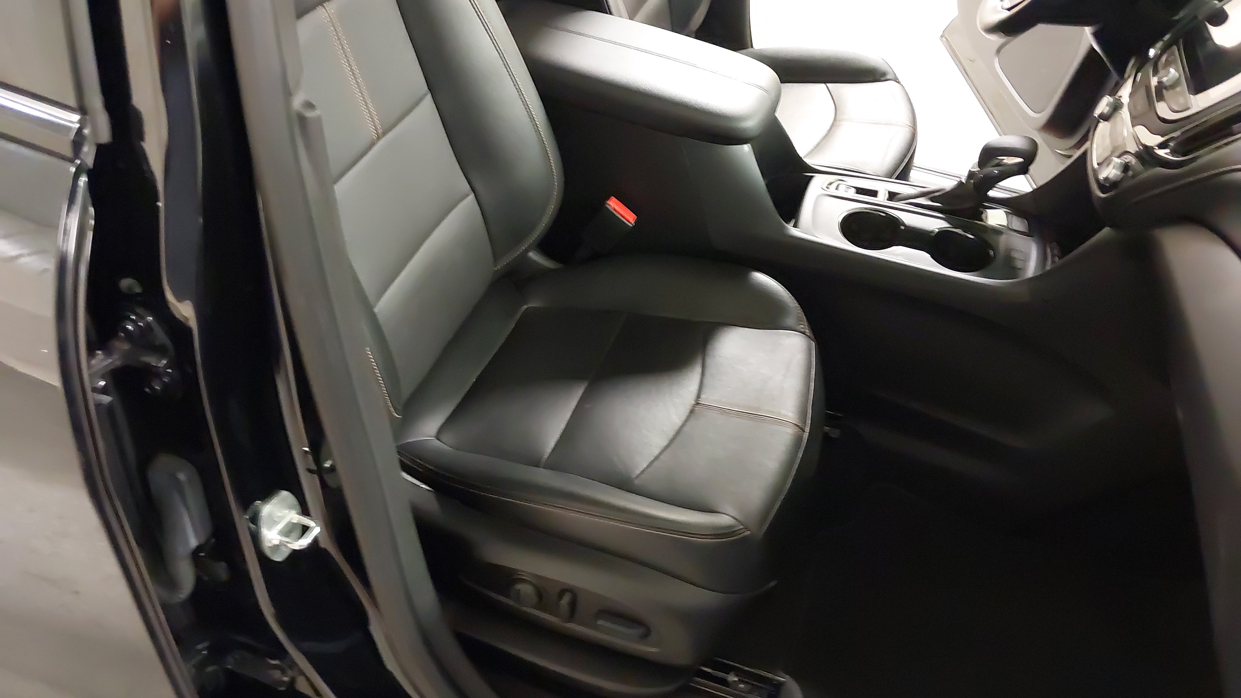 Used 2023 Chevrolet Equinox Premier AWD/4WD image 28