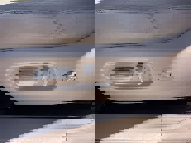 Used 2013 Toyota Highlander SE FWD image 30