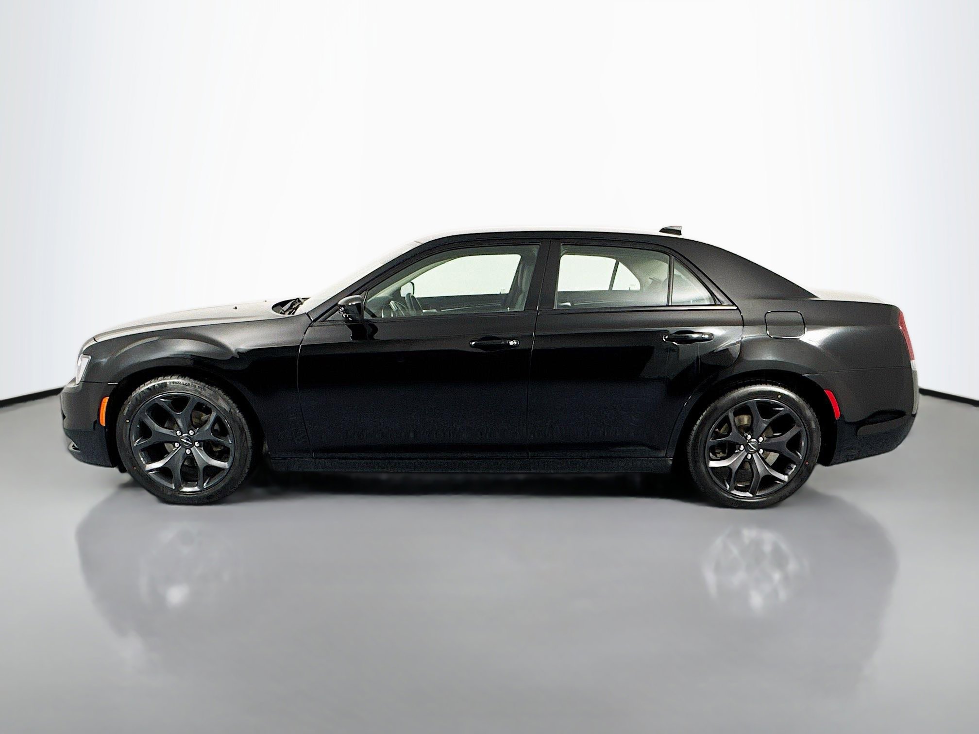 Used 2021 Chrysler 300 Touring w/ Sport Appearance Package image 8