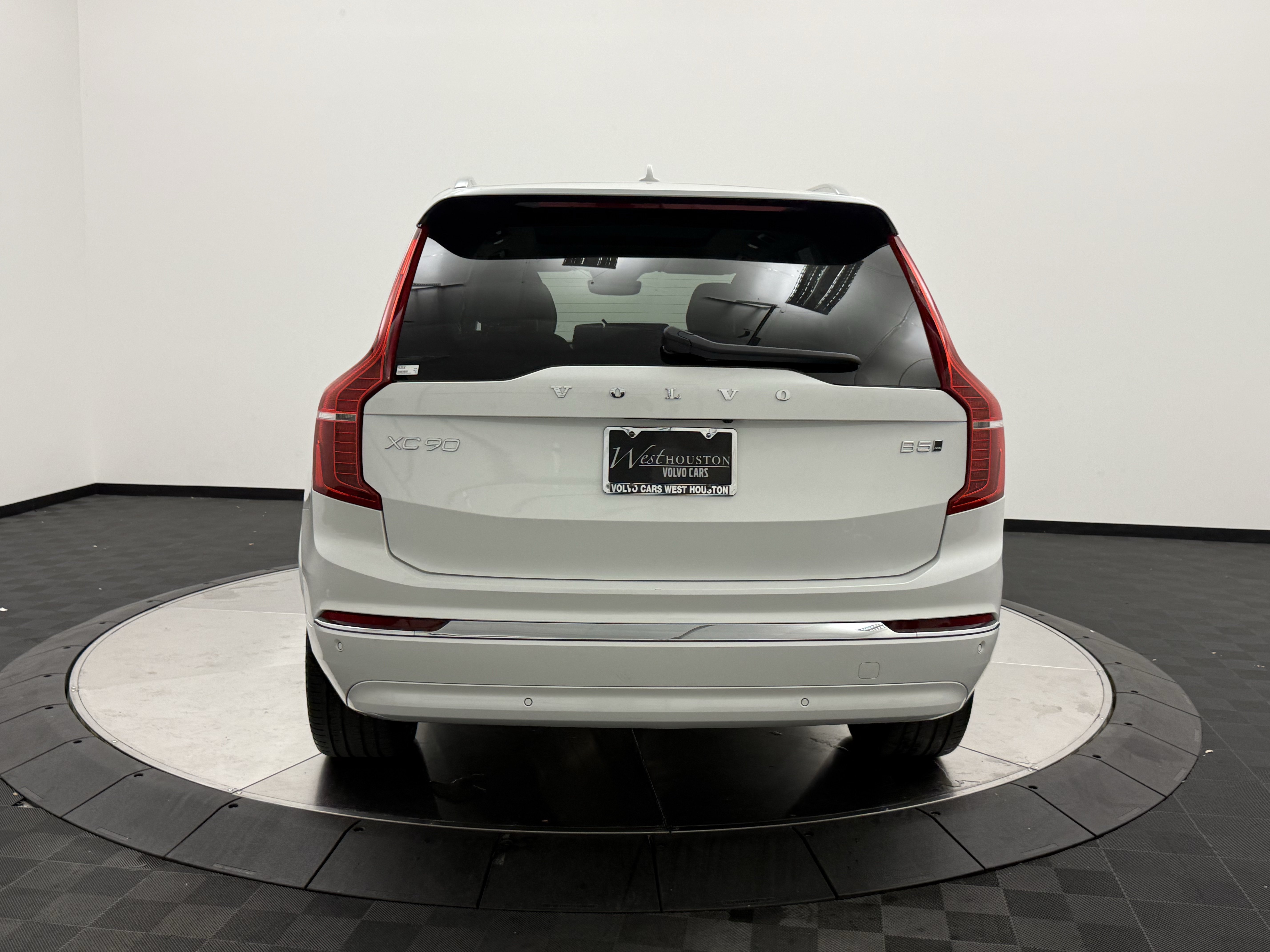 Certified 2024 Volvo XC90 B5 Plus AWD/4WD image 6