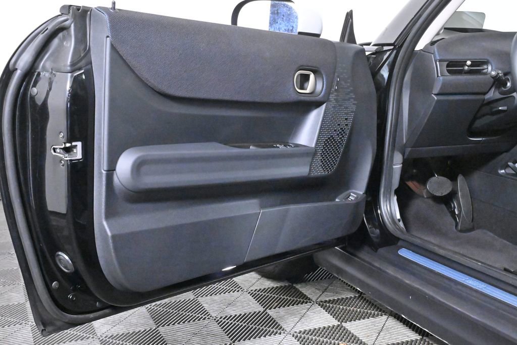 Certified 2025 MINI Cooper S image 32