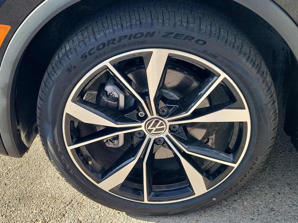 Used 2023 Volkswagen Tiguan SEL R-Line image 11