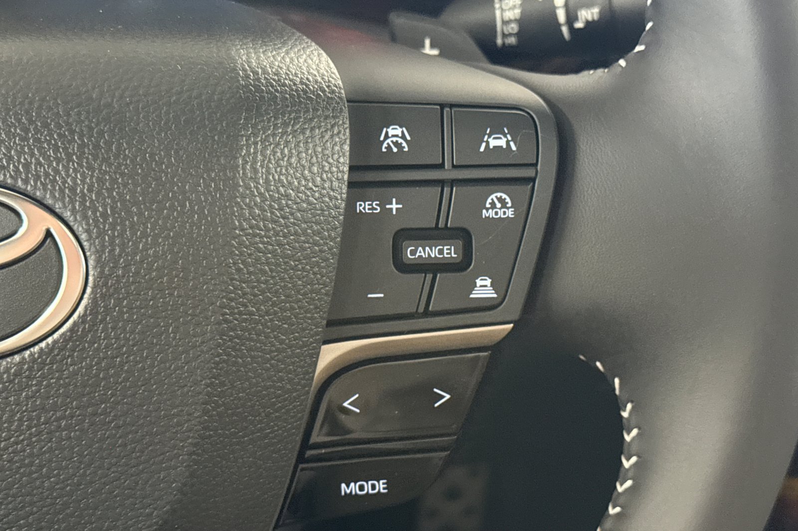 Used 2026 Toyota Camry SE FWD image 28