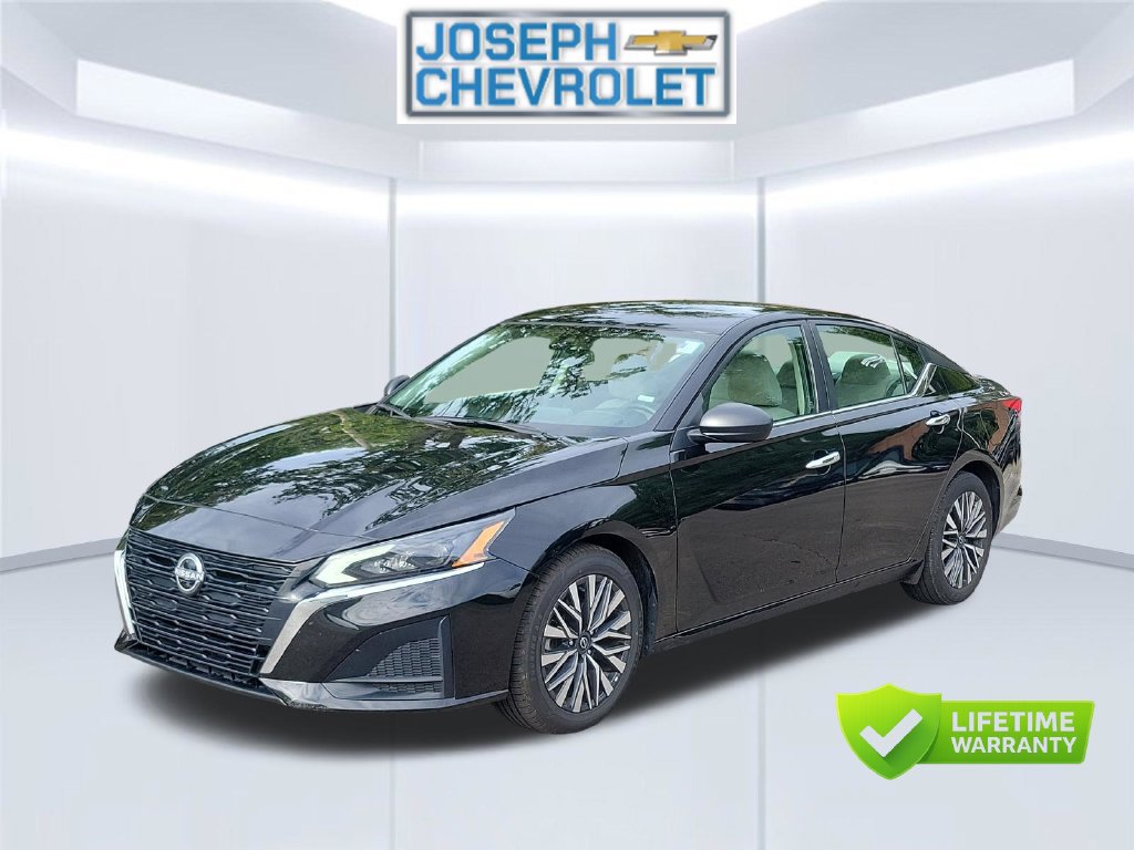 Used 2025 Nissan Altima 2.5 SV FWD image 2