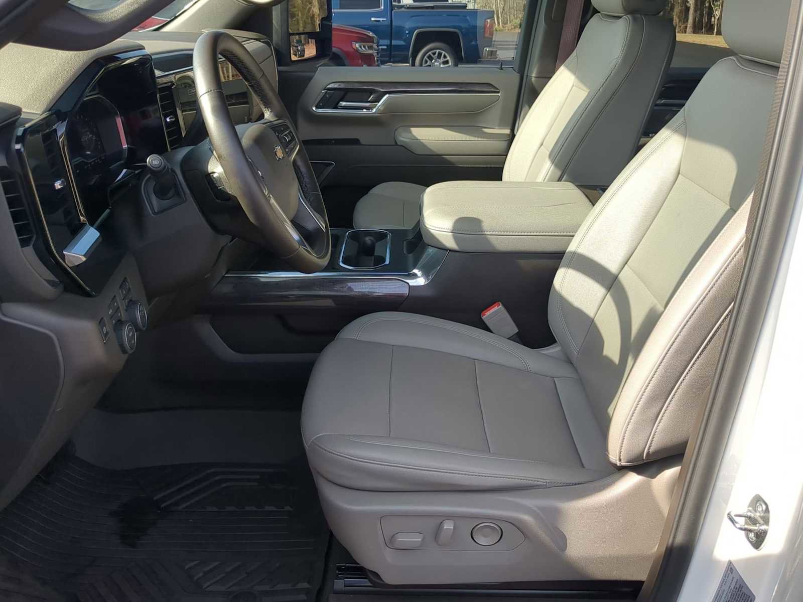 Used 2024 Chevrolet Silverado 2500 LTZ w/ LTZ Plus Package image 14