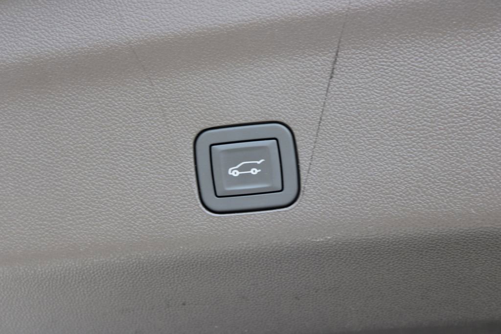 Used 2022 Chevrolet Tahoe LT w/ Luxury Package RWD image 19