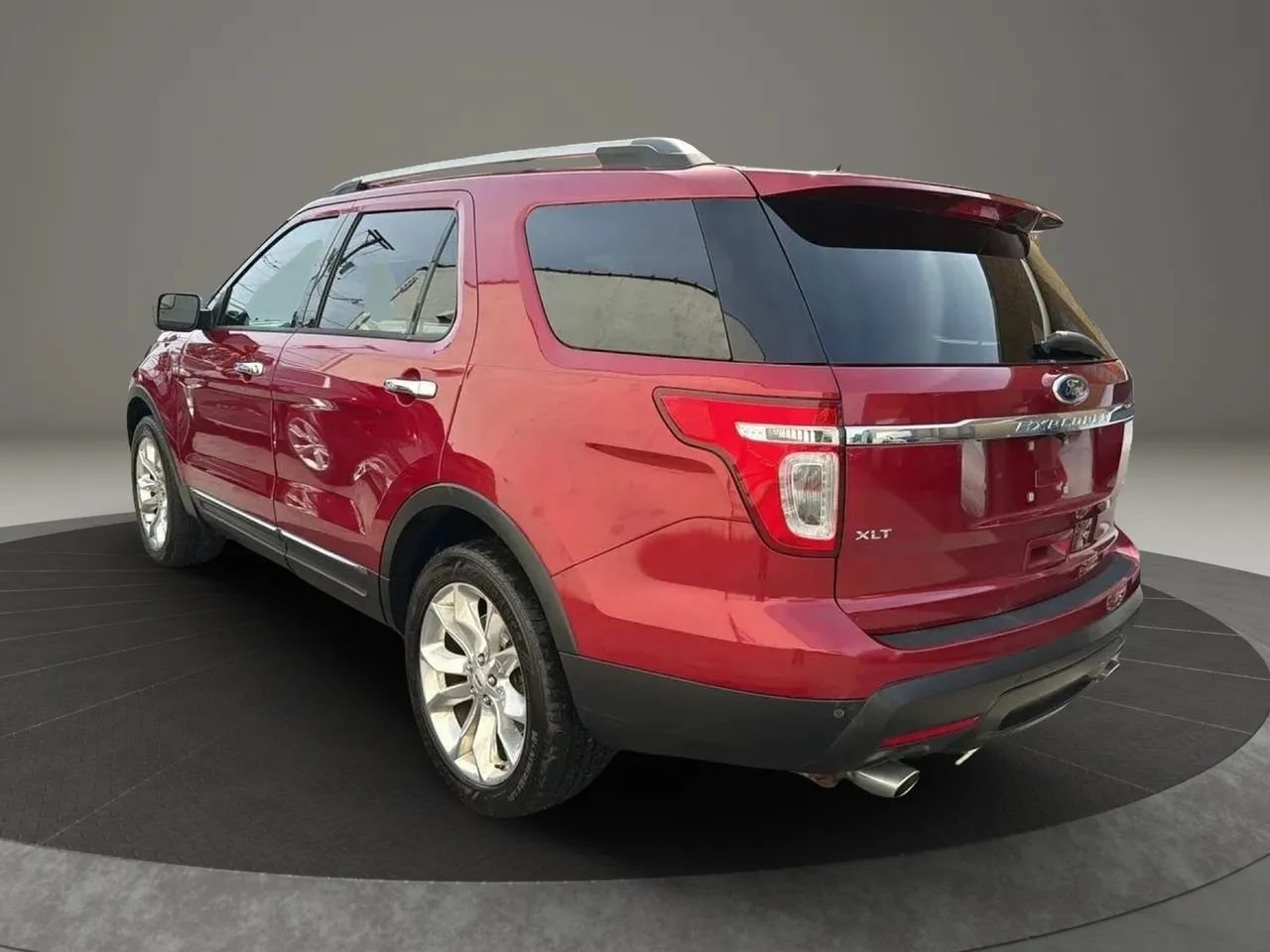 Used 2014 Ford Explorer XLT w/ Equipment Group 202A AWD/4WD image 7