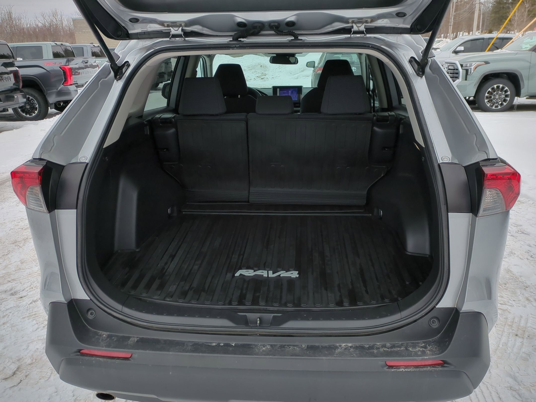 Used 2023 Toyota RAV4 LE image 18