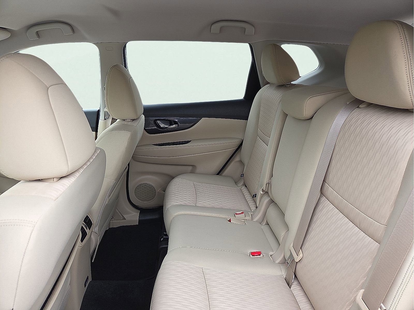 Used 2020 Nissan Rogue SV w/ Premium Package image 10