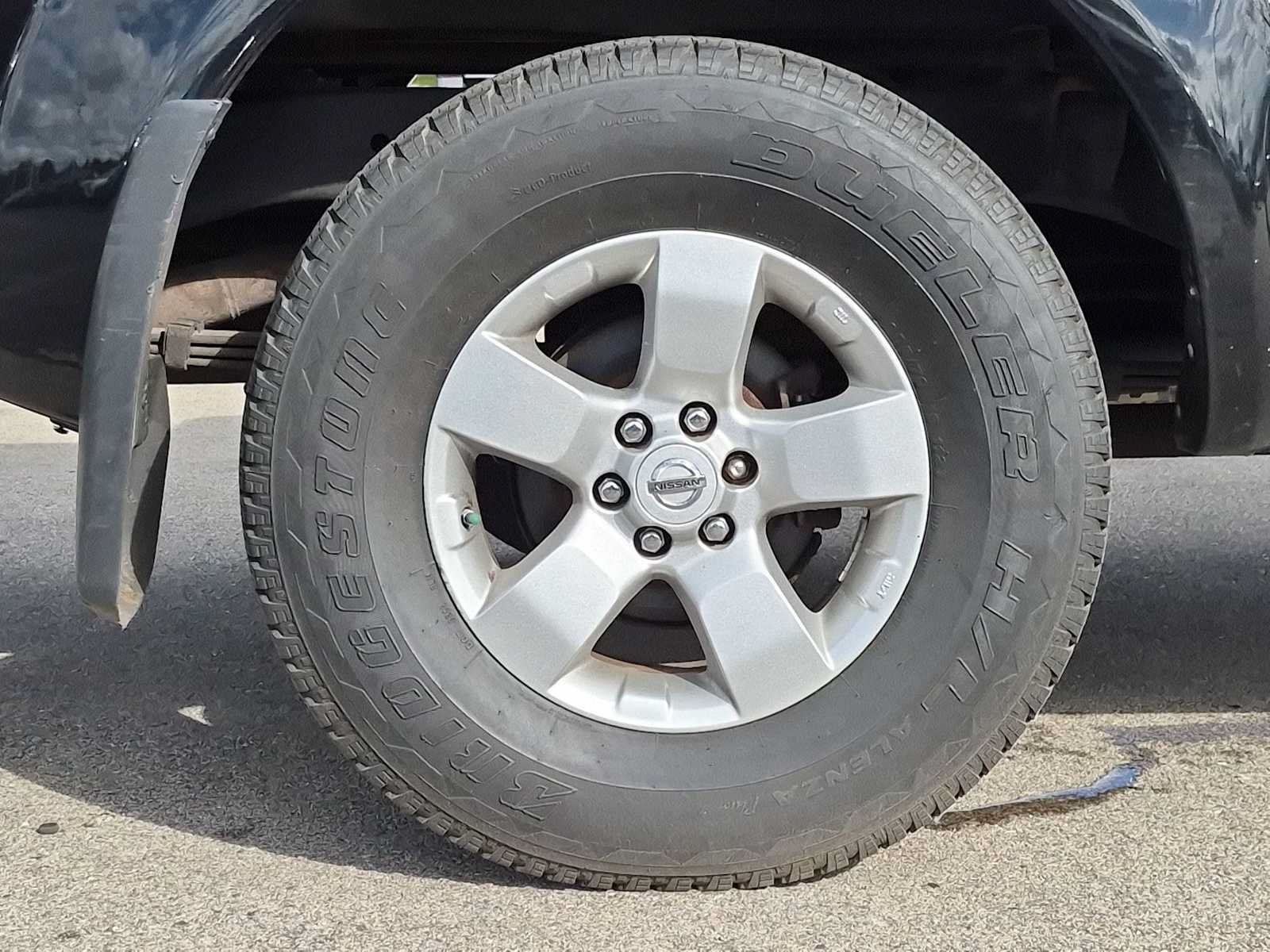 Used 2013 Nissan Frontier SV w/ SV Value Truck Pkg AWD/4WD image 14